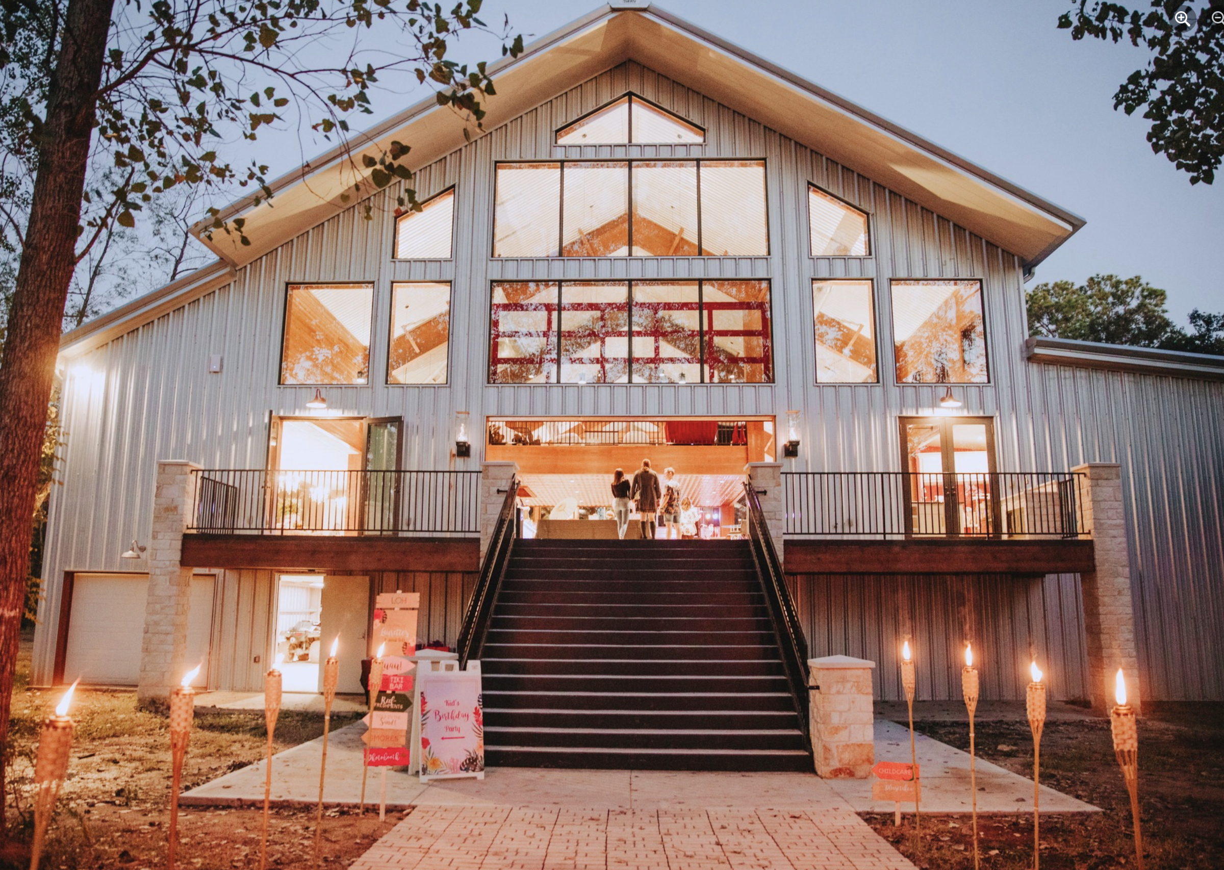 Houston Wedding Venue Starshine Texas - Photo by Ivan Garcia